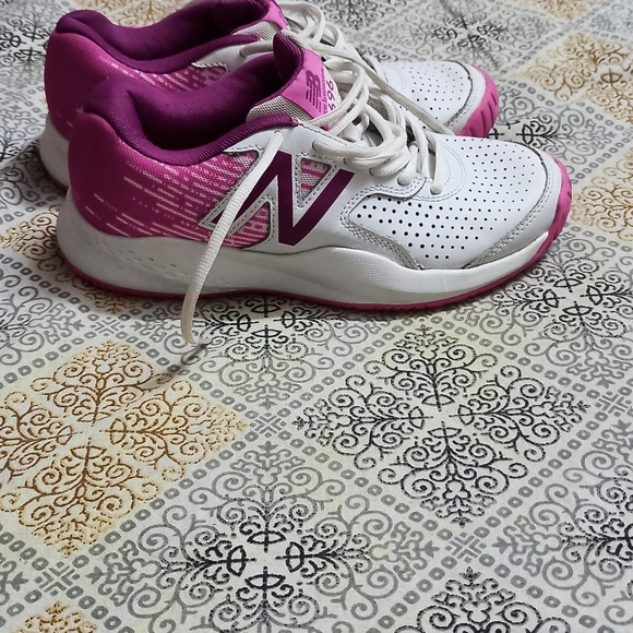 New Balance 696 - Picture 6 of 6